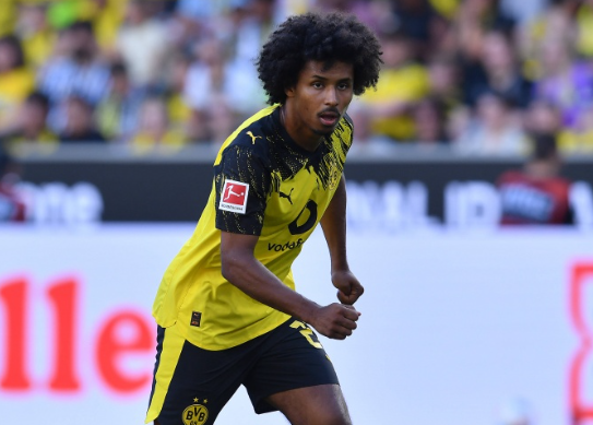 罗马诺辟谣：曼联未与阿德耶米谈判