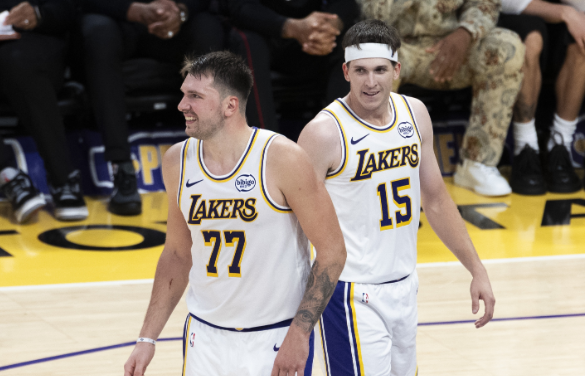 东契奇力挺队友 湖人赢球靠底蕴