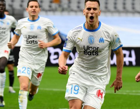 马赛欧冠征途：逆境中绽放的坚韧之花