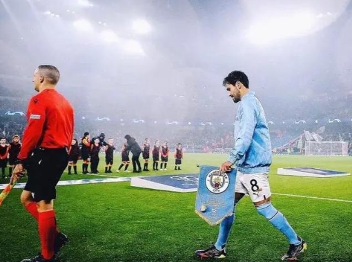 曼城欧冠征途：蓝月闪耀，逐梦巅峰