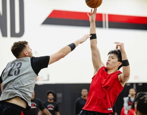 开拓者低位战术稀缺 杨瀚森成少数亮点