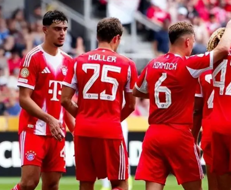 欧冠烽火映红袍，拜仁狂飙续传奇