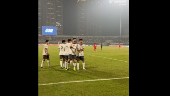 国少新星摇篮舞藏温情 为新生小狗庆生