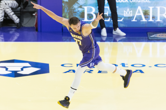 SHOWTIME归来！东契奇引领湖人腾飞