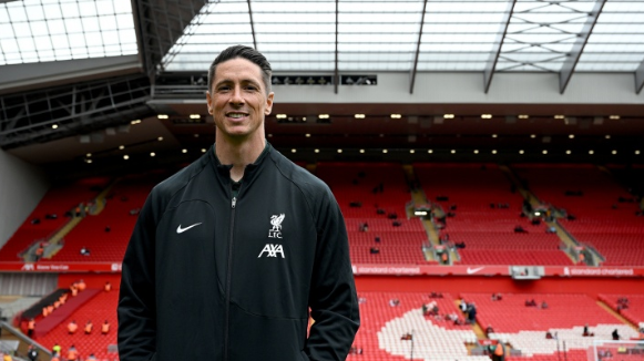 金童加冕传奇！托雷斯获终身成就奖