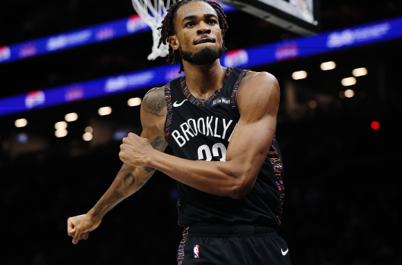 交易焦点！克拉克斯顿引多队争抢