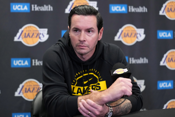 传球垫底？雷迪克的湖人进攻哲学