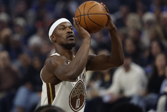 硬汉本色！巴特勒带伤扛赢勇士