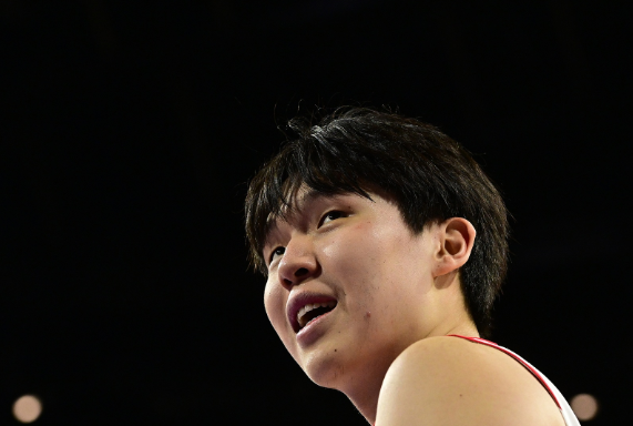 铁人鏖战！杨瀚森带疲出战砍20+7+7