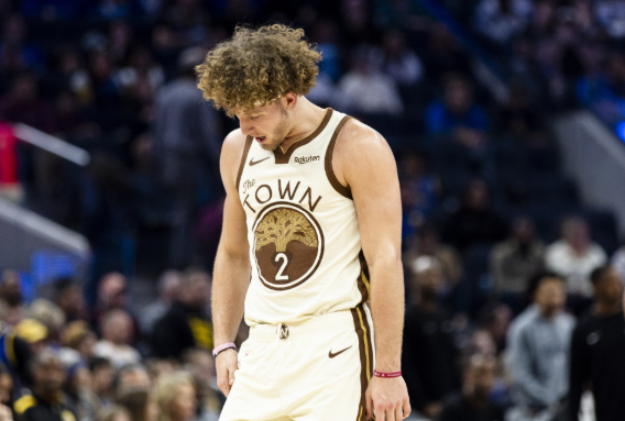 勇士半场溃不成军，波杰姆斯基成防守漏洞