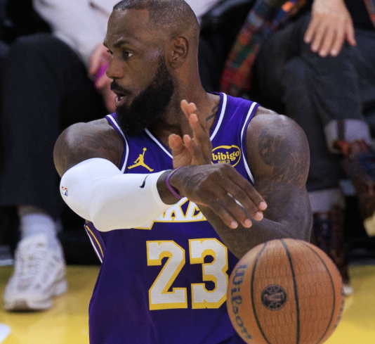 转型之王：詹姆斯的助攻哲学