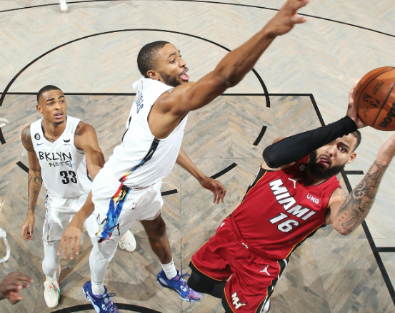 篮网：在重建泥潭中探寻曙光