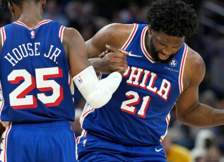 紫金战袍挑战费城铁骑：湖人能否破7年客场魔咒？