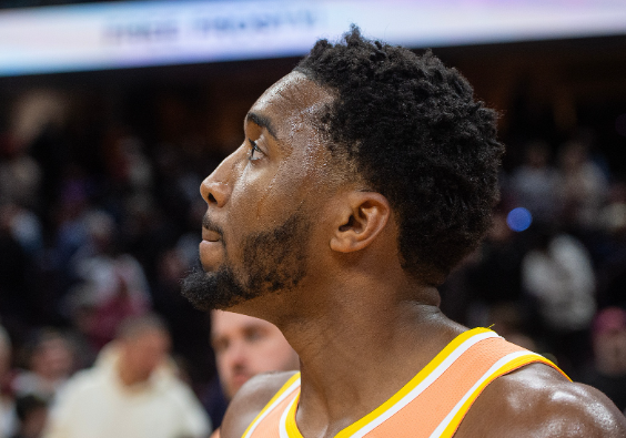 米切尔29分难救主 骑士慢热顽疾引深思