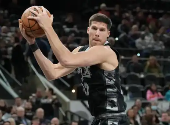 国王：在挣扎中探寻季后赛曙光