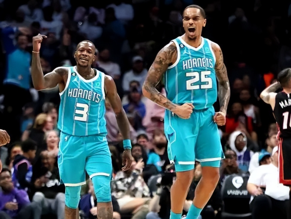 黄蜂振翅：逆境中寻光的东部之旅