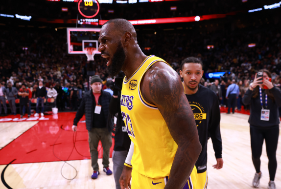 小里弗斯力挺詹皇：伟大源于无私与适应