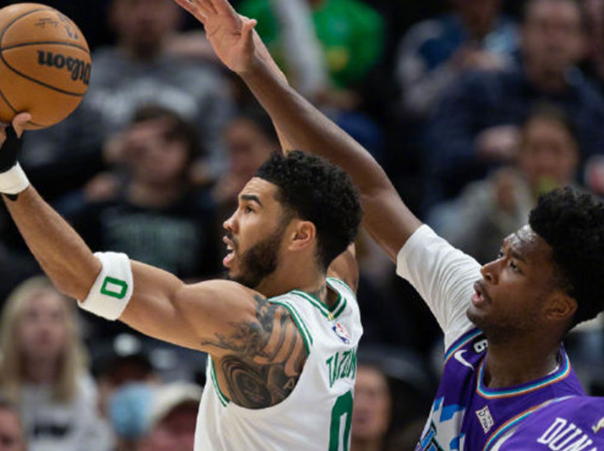 爵士：逆境中探寻团队篮球的微光