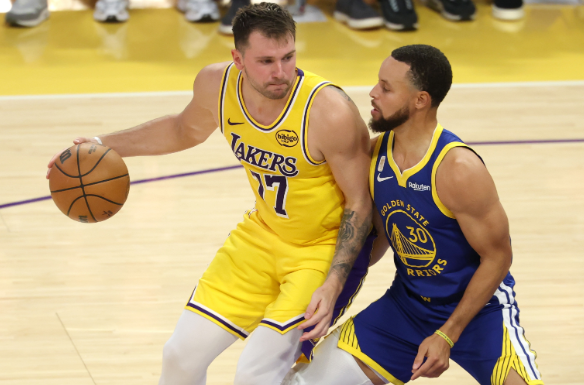 历史新篇！鹈鹕新秀奎因轰30+三双