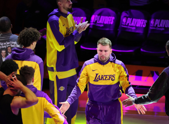 紫金风暴：湖人以深度与韧性重塑争冠版图