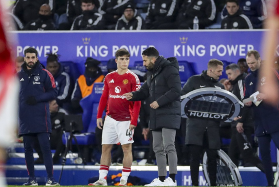 困境中的灯塔：曼联小将阿玛斯成谢周三续租焦点