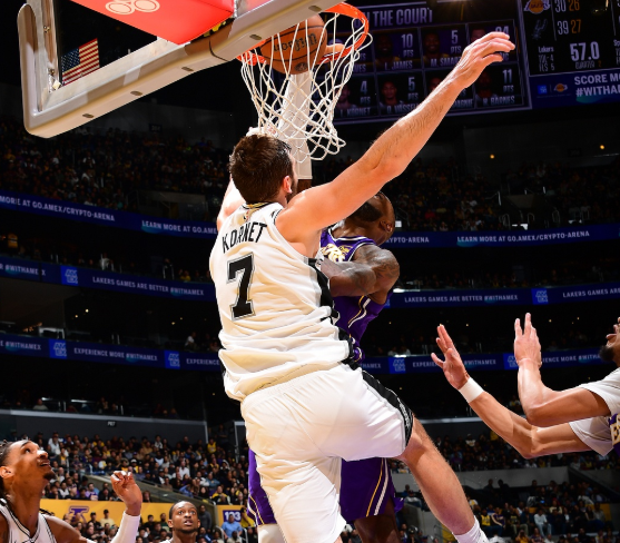 41岁仍能飞！詹姆斯隔扣照亮湖人失意夜