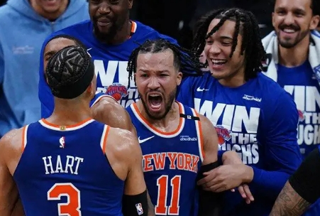 12月14日NBA杯半决赛：尼克斯“铁血防线”硬刚魔术“青春风暴”