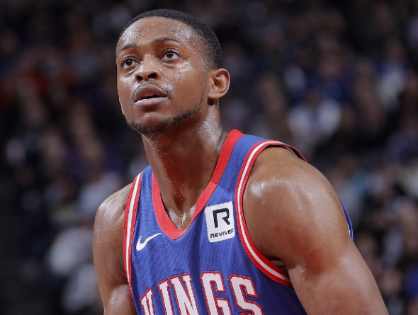 国王：在挣扎中探寻重生之路