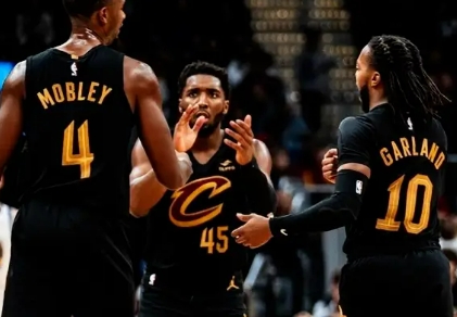 寒夜鏖兵：骑士铁骑能否踏碎黄蜂困局？