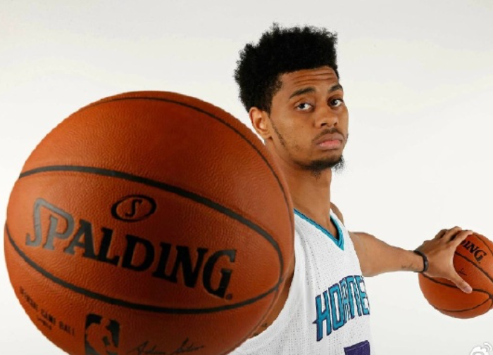 黄蜂：逆境中展翅，赛场书写坚韧篇章