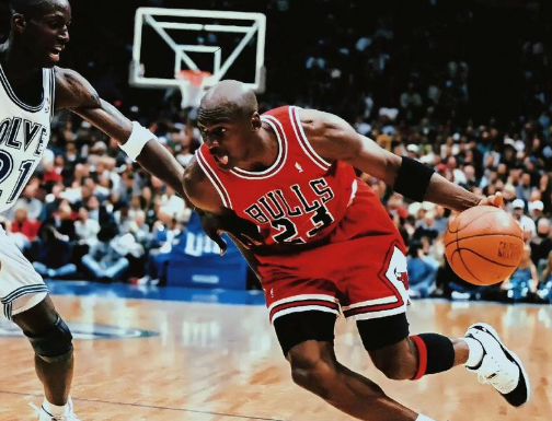 公牛：从黑马狂飙到伪强迷途的跌宕征程