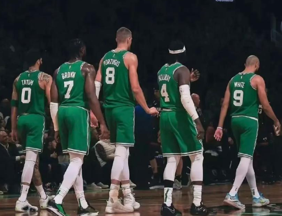 凯尔特人：逆境中寻光，重建中蓄力