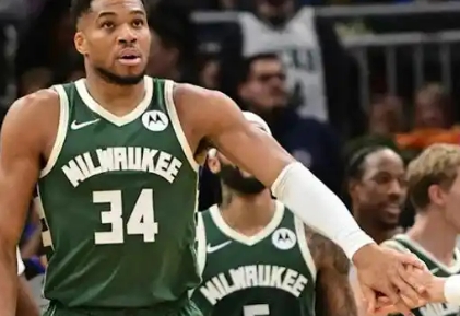 字母哥伤缺阴云下，雄鹿客场能否抵挡猛龙青春风暴？