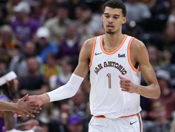 尼克斯：从杯赛黑马到冠军有力争夺者的蜕变之路