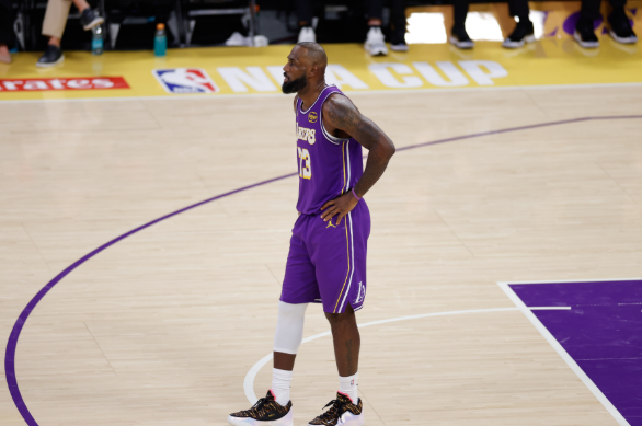 体能之辩：詹姆斯的“减速”与湖人的节奏