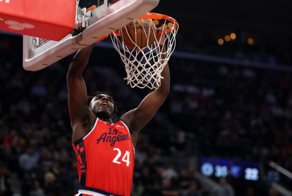 第六人崩盘！布朗-27正负值，快船主场8连败