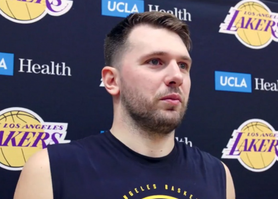 东契奇的暖心礼：103辆E-Bikes的团队温度