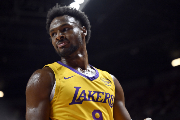 南湾湖人胜威斯康辛鹿群 布朗尼稳健发挥奥拉迪波高效输出