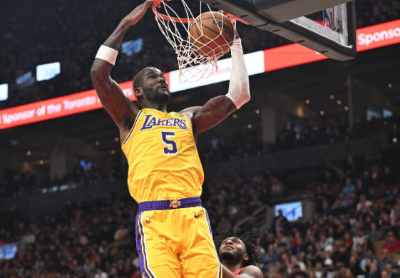 韧性为核！艾顿谈湖人起伏：缺阵常态下的团结与坚守