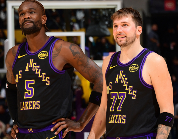 强度拉满！艾顿谈NBA对抗：疲惫感贯穿全场 心疼东契奇遭围剿