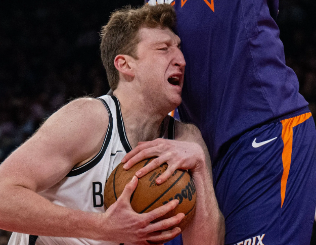 篮网：逆境中寻光的奋进之旅