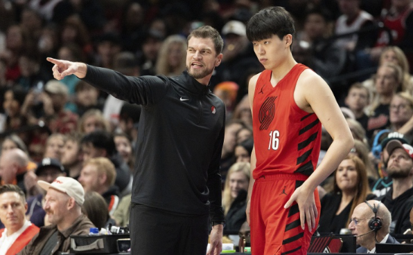 华人球迷疯抢杨瀚森球衣：单人次千刀扫货 惊呆开拓者店员