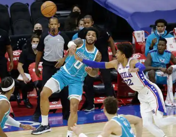 黄蜂：在逆境中寻找曙光的东部追光者