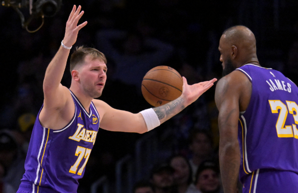 湖人三连败引争议 自媒体直指角色球员短板