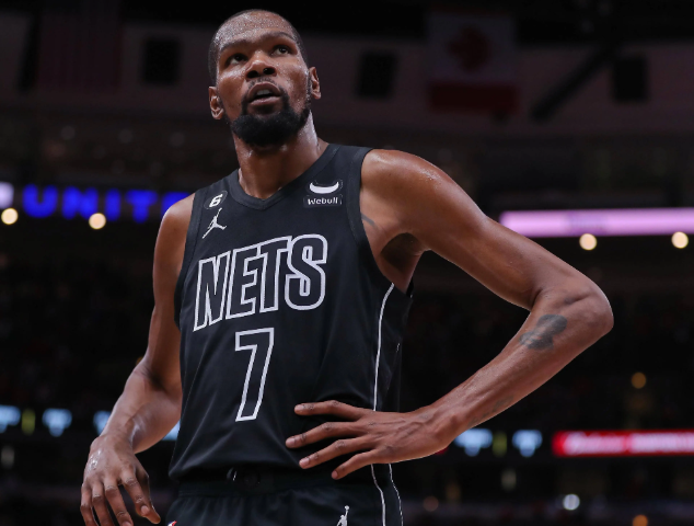 快船：豪华战舰的沉浮与挣扎