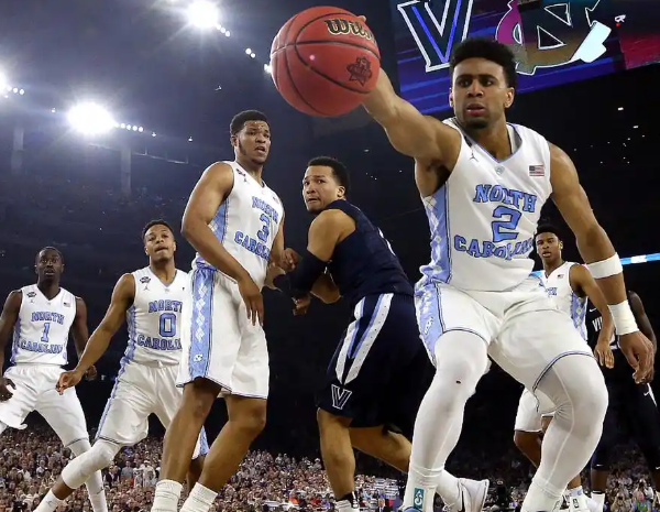 黄蜂：青春风暴下的挣扎与希望