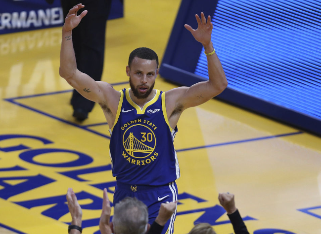 勇士：圣诞烽火中的逆袭之光