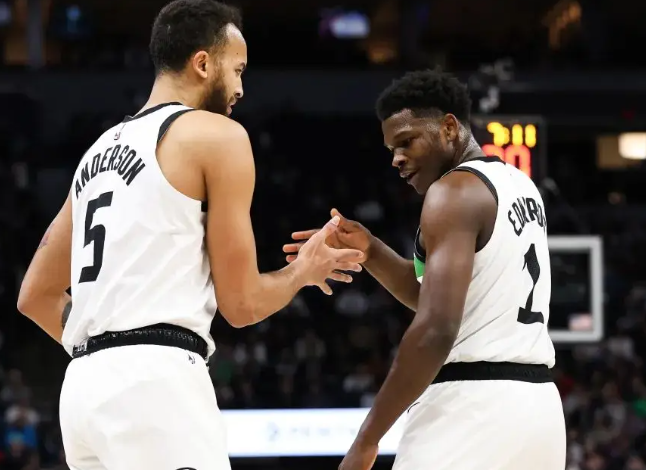 森林狼：逆境中崛起，赛场铸就坚韧传奇