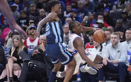 残阵灰熊硬撼76人三巨头，跨年战悬念陡升