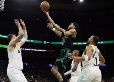 盐湖城高原鏖战：爵士残阵硬撼绿军铁骑